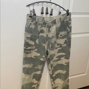 Aerie Green Camouflage Cargo Pants for Men